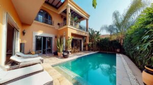 Lire la suite à propos de l’article A VENDRE VILLE DUPLEX 10 PIECES BON STANDING A GRAND BASSAM : visite guidée d&rsquo;une résidence prestigieuse aux volumes généreux